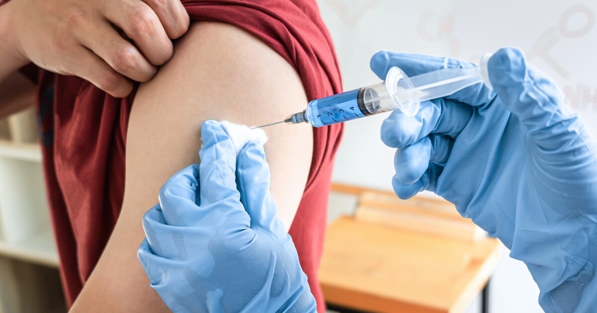 Są już nowe szczepionki przeciw grypie i COVID-19. To najlepszy moment na szczepienie