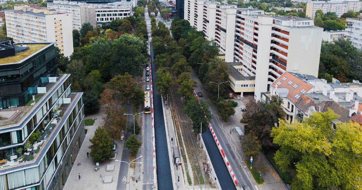 Pierwsza warstwa asfaltobetonu na Powstańców Śląskich | Zdjęcia