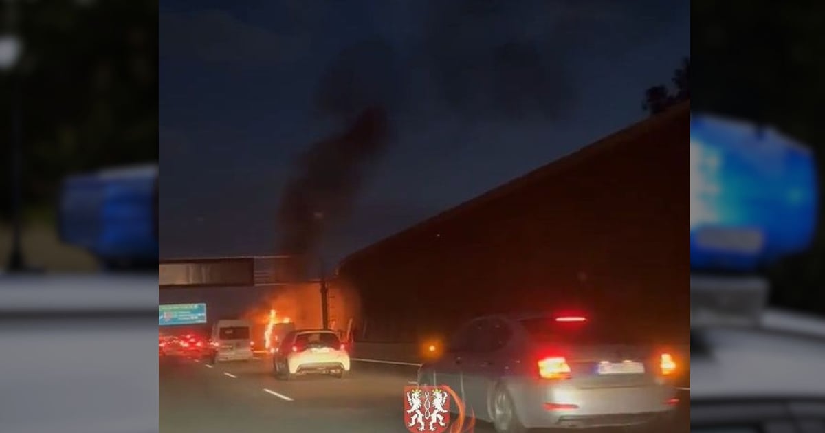 Pożar busa na AOW i wypadek na S8. Kierowcy uważajcie na duże utrudnienia