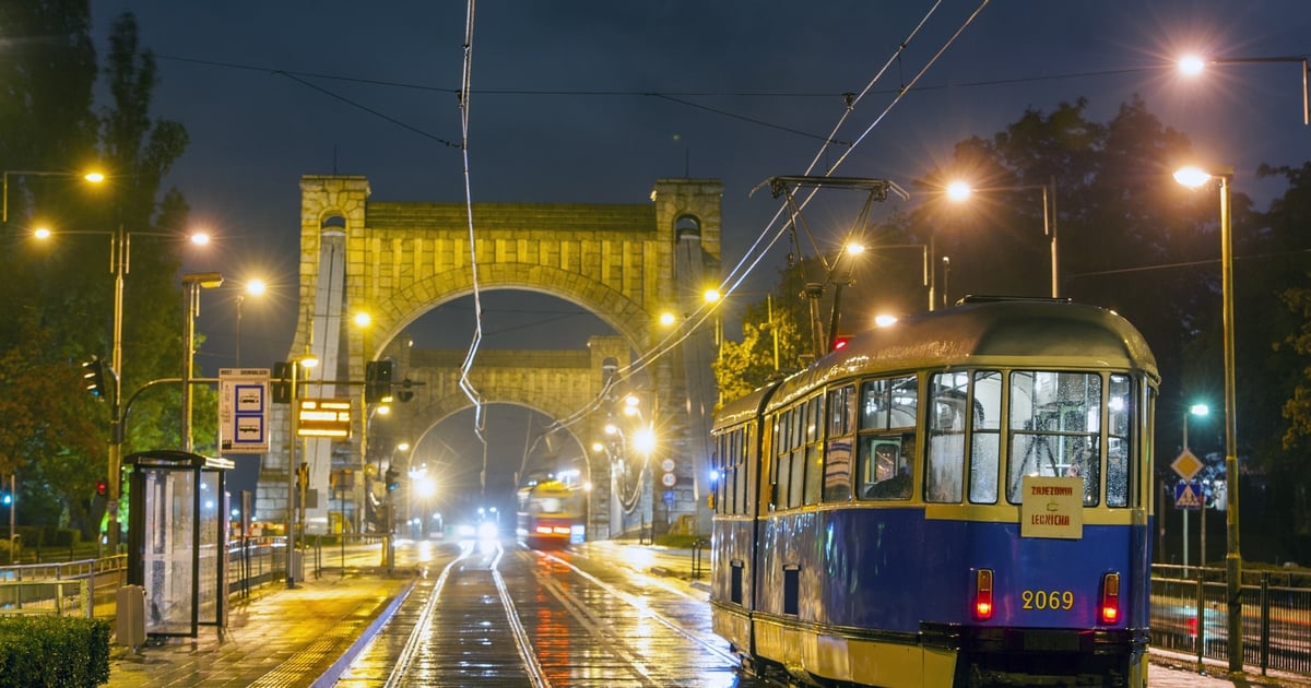 Romantycznie i historycznie. Zabytkowym tramwajem nocą po Wrocławiu