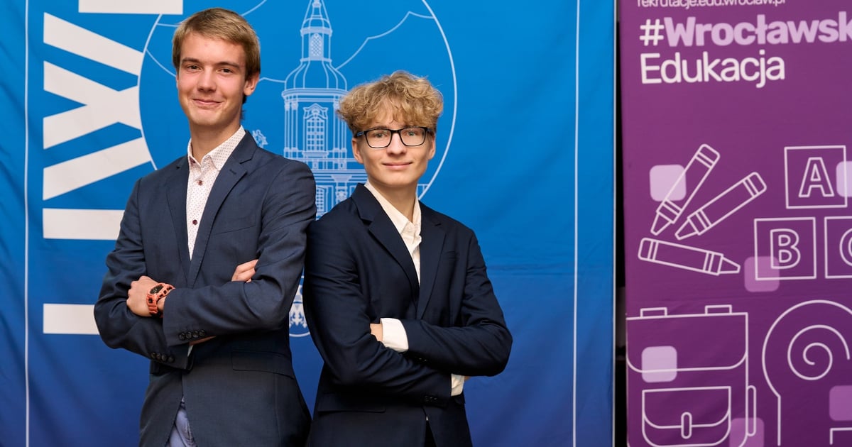 Młodzież na lekcjach na uczelni. UWr i III LO wzmacniają współpracę