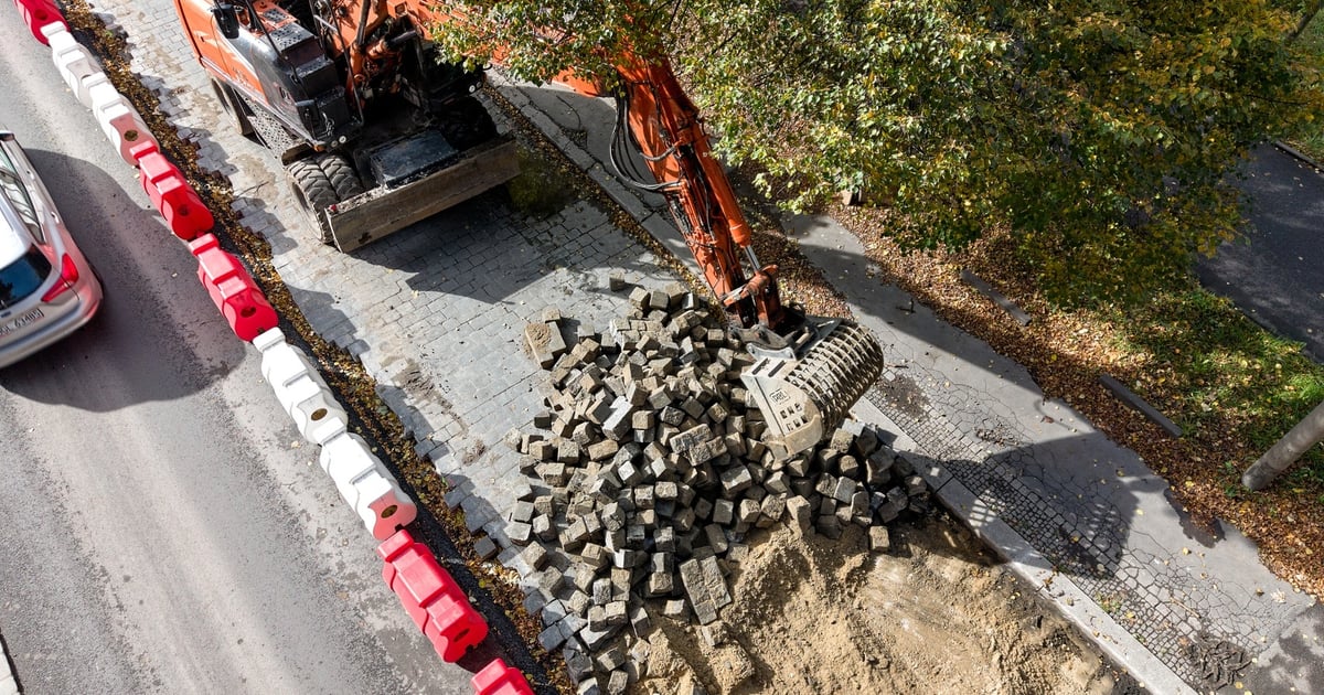 Znów zdejmują kostkę z ulicy Powstańców Śląskich | ZDJĘCIA
