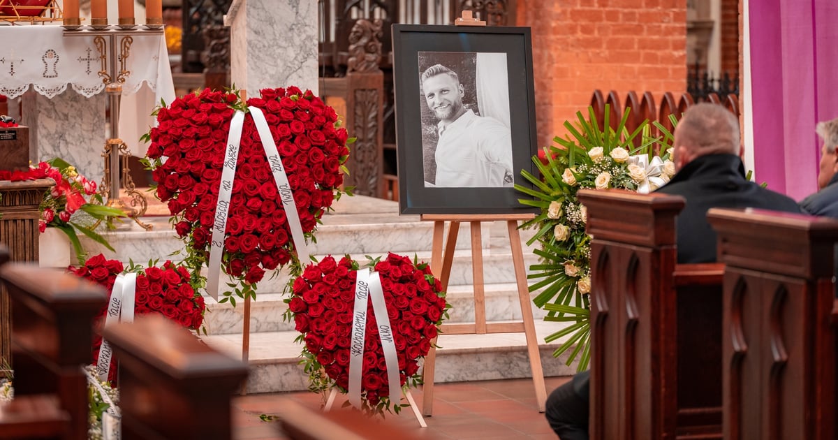 Ostatnie pożegnanie tragicznie zmarłego rajdowca Artura Sękowskiego