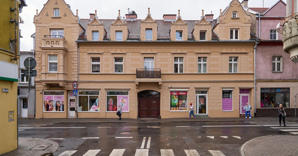 Kamienica Średzka 25 w Leśnicy po remoncie