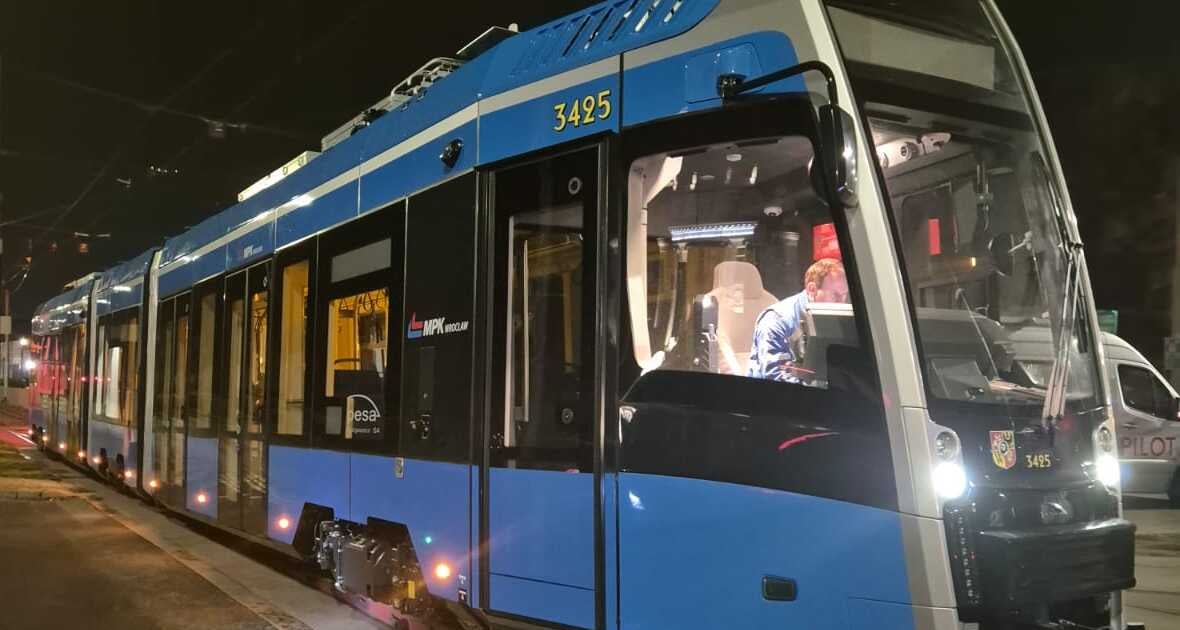 Pierwsza Pesa już we Wrocławiu! Kolejny etap odmładzania wrocławskiego taboru