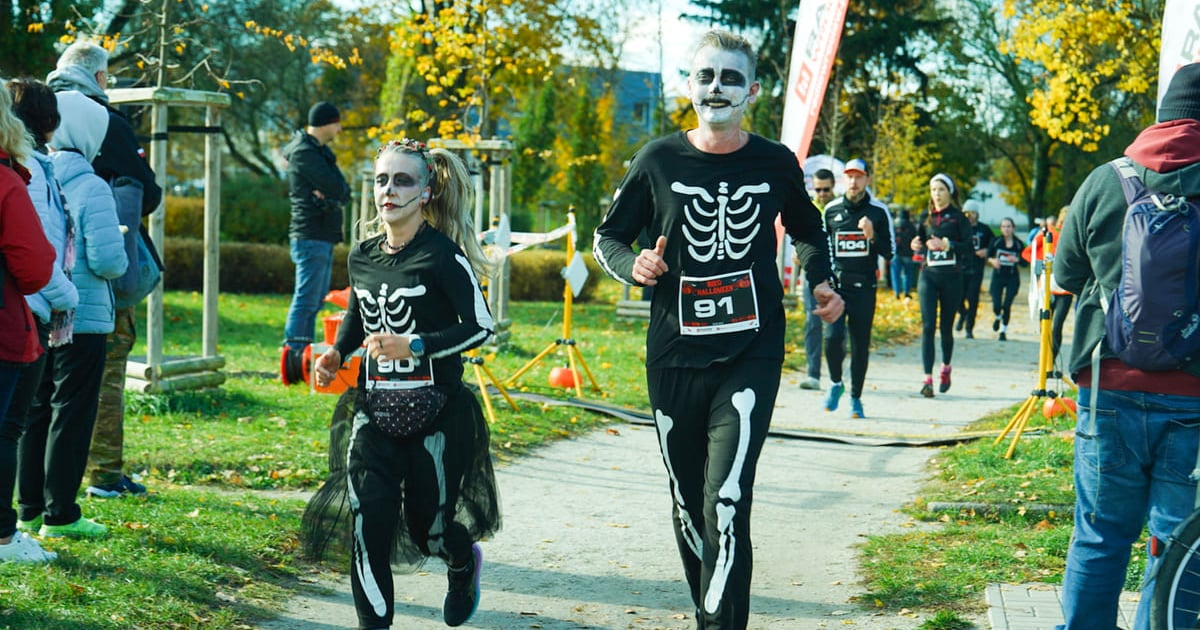 Halloweenowy bieg Radia Wrocław. Mamy zdjęcia z parku Skowroniego