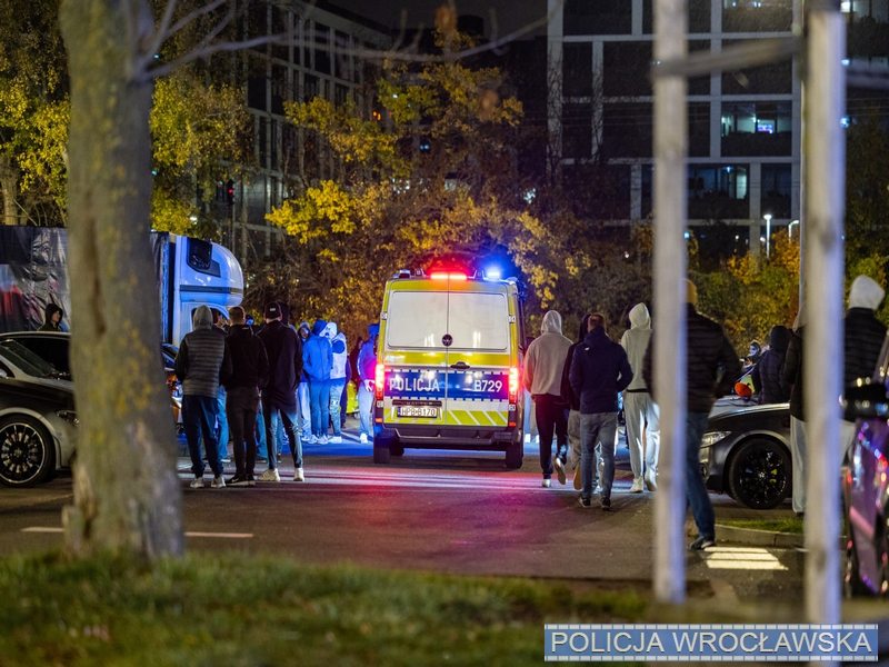 Policja udaremniła nielegalne wyścigi samochodowe. Posypały się mandaty