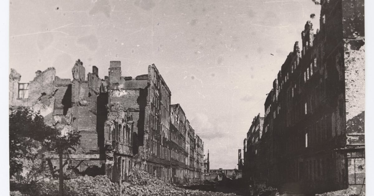 Tak wyglądał zniszczony wojną Wrocław 80 lat temu | ZDJĘCIA