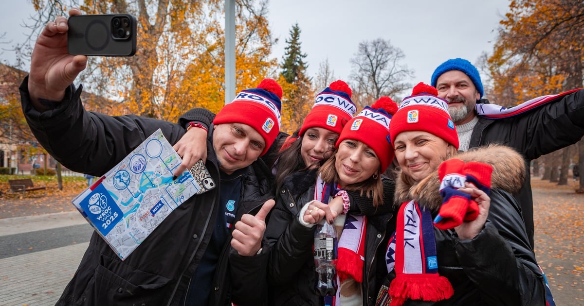 WrocWalk 2025 solo lub drużynowo. Świętowali Dzień Niepodległości i zwiedzali