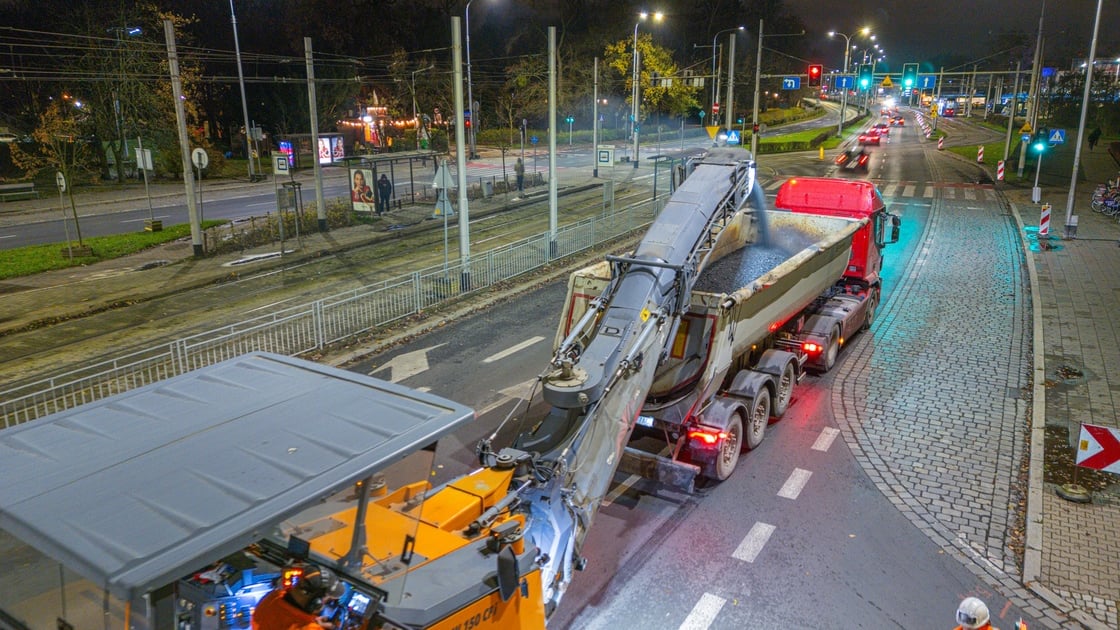 Ślężną i Powstańców Śląskich remontują także nocami. Do kiedy?