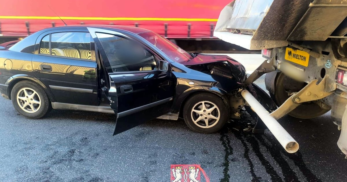 Wypadek na AOW. Zderzenie dwóch ciężarówek i auta osobowego. Są utrudnienia