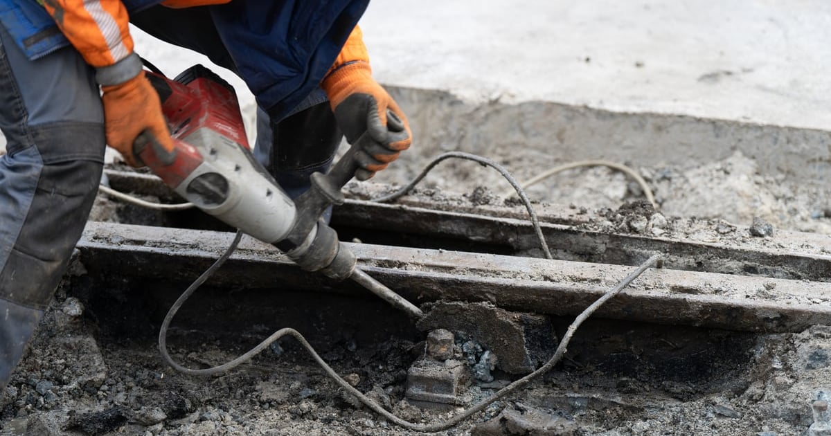 Wymiana zwrotnicy przy ul. Piastowskiej. Zmiany w komunikacji miejskiej