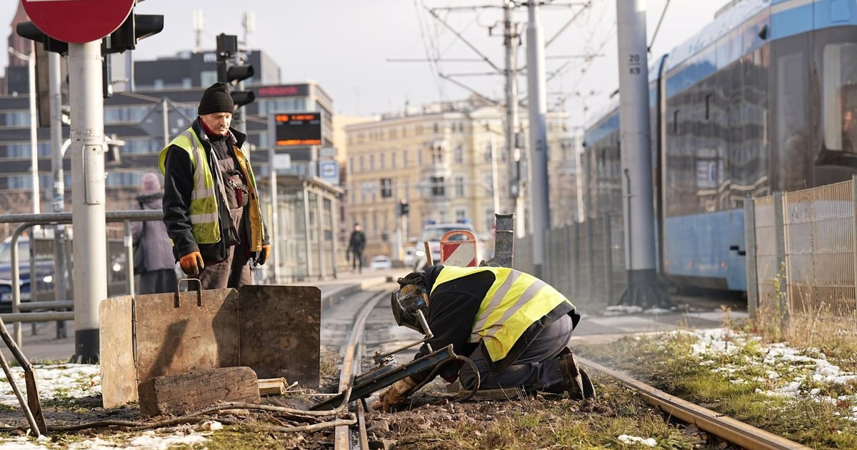 Spawanie szyny na Legnickiej - nie kursują tramwaje w kierunku Leśnicy
