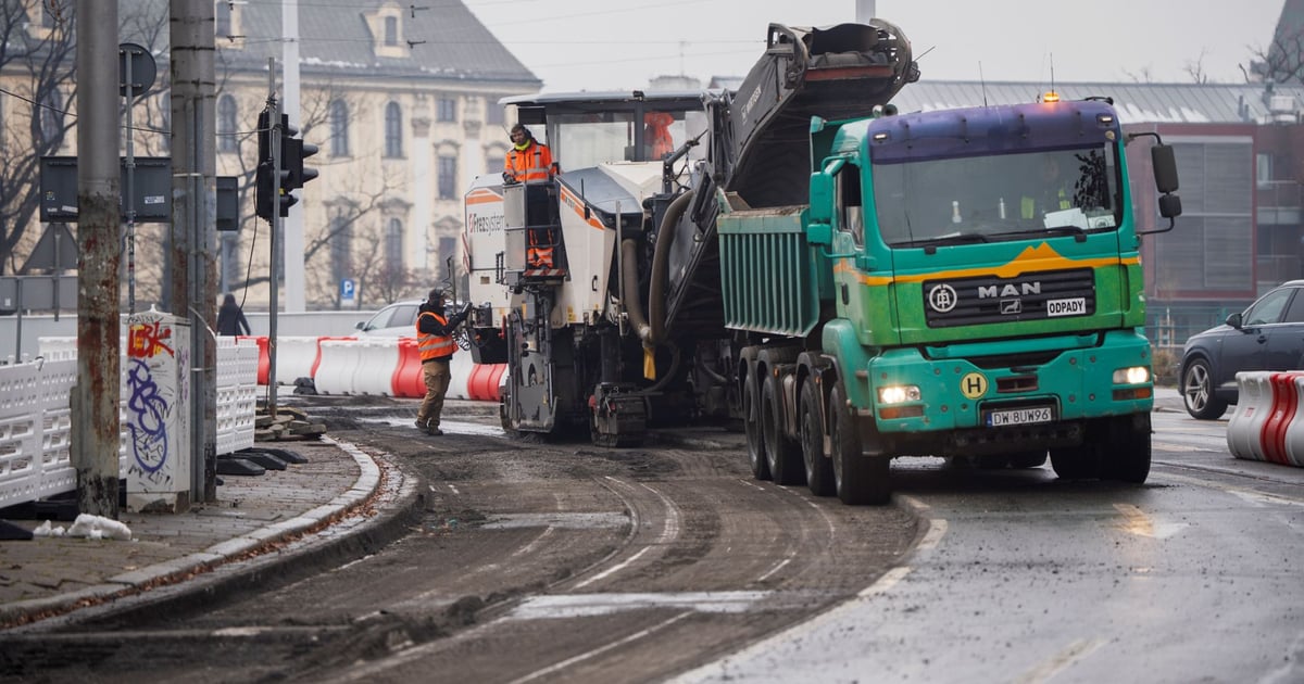 Maszyny poszły w ruch. Tak zaczyna znikać skrzyżowanie, jakie znaliśmy