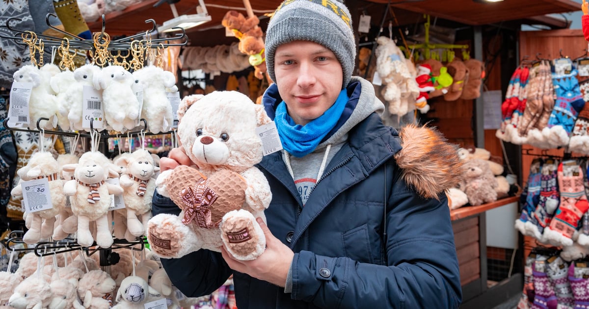 Mikołajkowe prezenty dla dzieci z jarmarku w Rynku | ZDJĘCIA