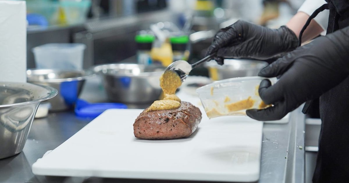 Stanisław i Piotr urzekli jury gruszką i dziczyzną. Zdjęcia z konkursu potraw