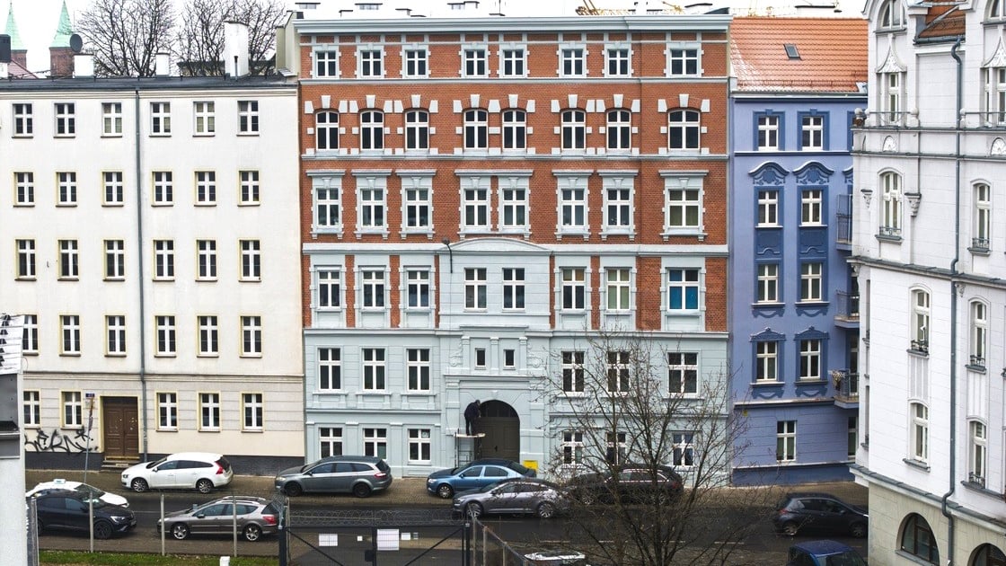 Kolejna, po niebieskiej, kamienica po remoncie na Kurkowej [ZDJĘCIA]