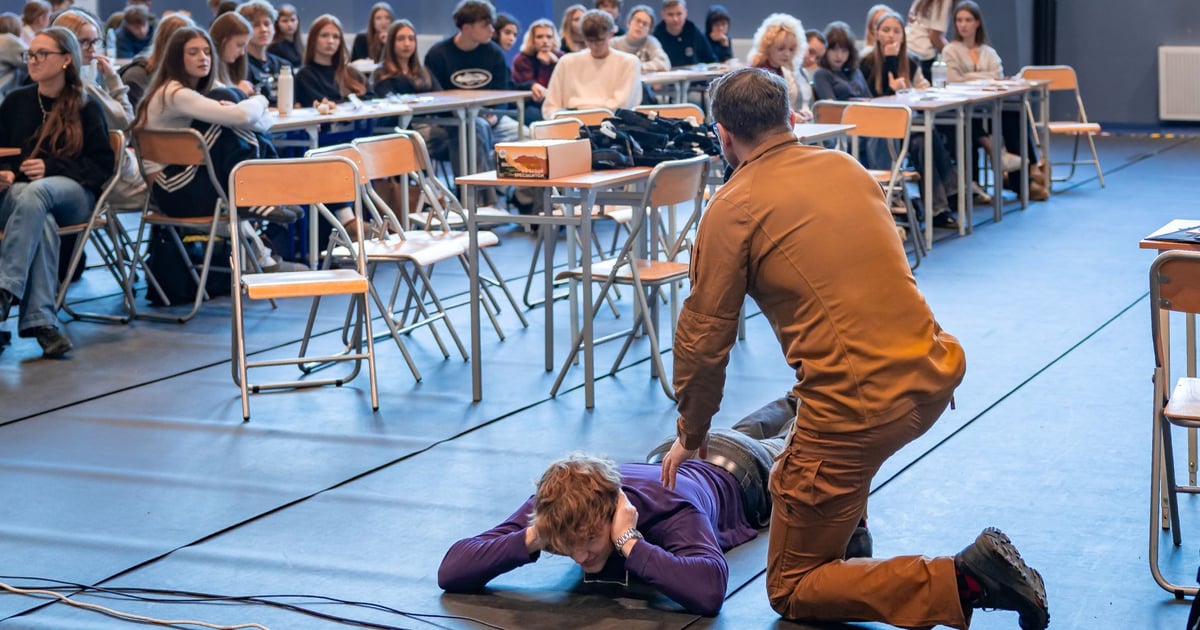 Bezpieczny Wrocław w szkołach. Czego nauczyli się dziś uczniowie V LO?