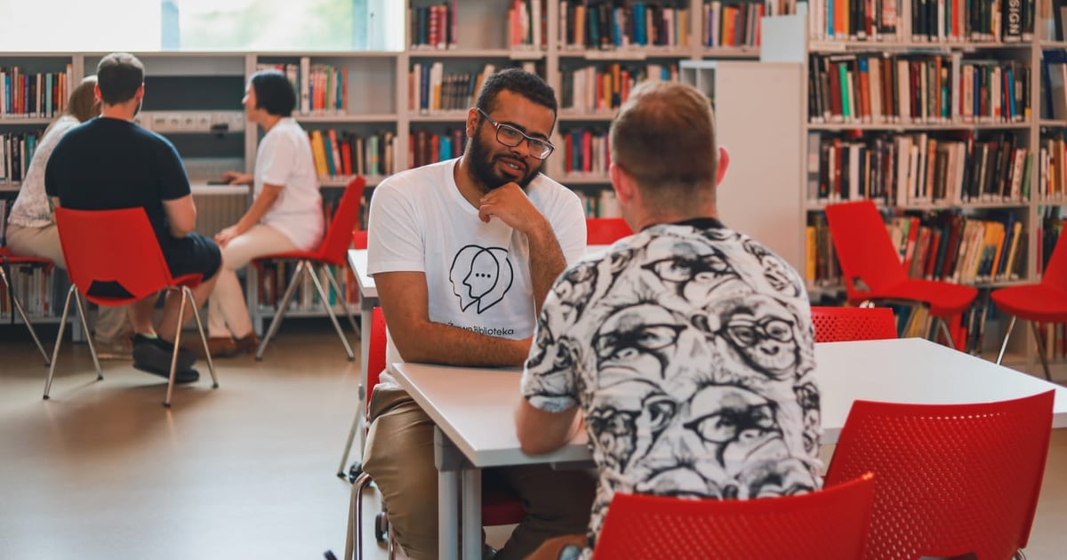 Porozmawiajmy. Żywa Biblioteka z okazji Dnia Praw Człowieka 2025. To już dziś!
