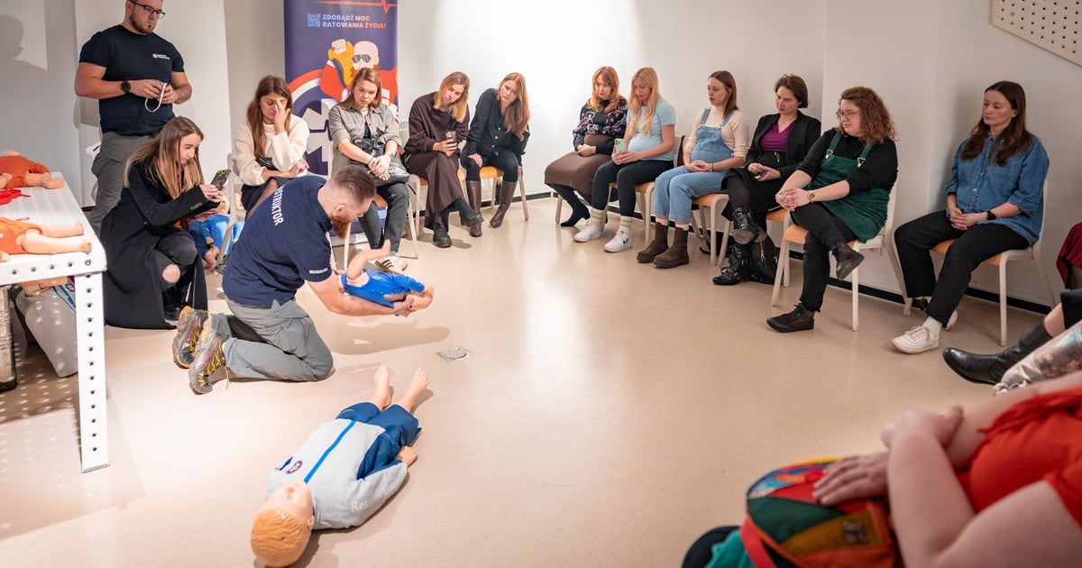 Wrocław stawia na bezpieczeństwo kobiet. Szkolenia "Bezpieczna mama" i mobilne KTG