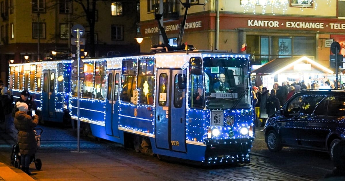 Robi wrażenie! Światełkowy tramwaj na ulicach Wrocławia [ZDJĘCIA]