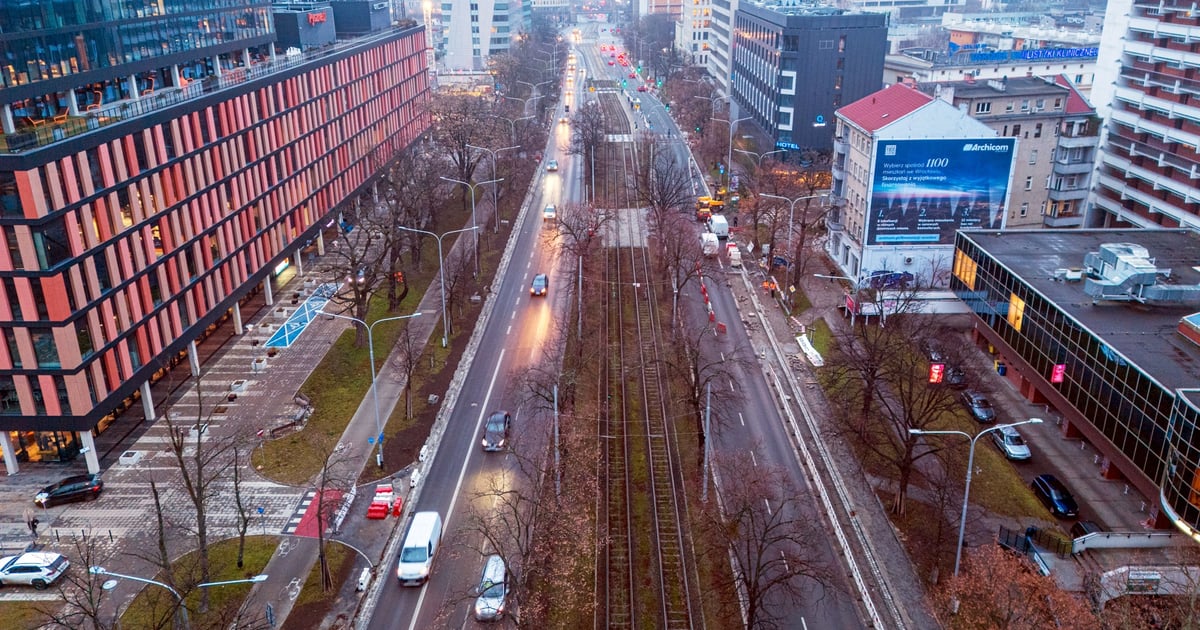 Prezent na święta dla kierowców - nowy asfalt na ul. Powstańców Śląskich