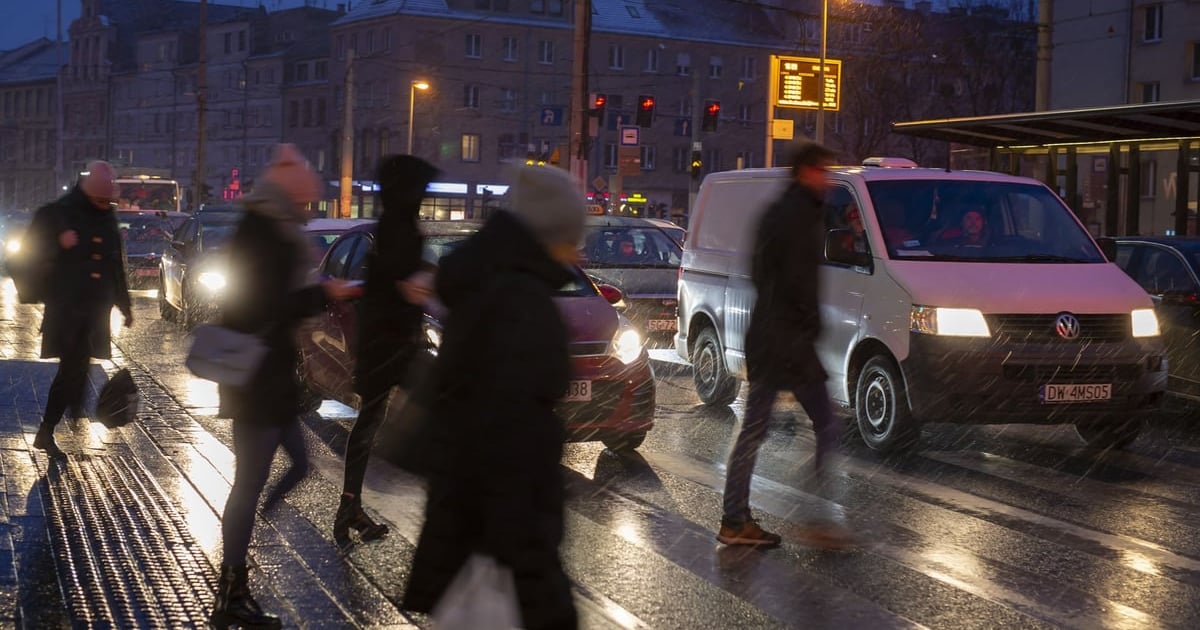 Uwaga! Gołoledź na drogach i chodnikach Dolnego Śląska. Ostrzeżenie IMGW