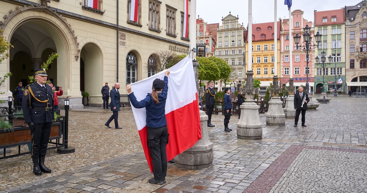 Jak prawidłowo zawiesić flagę? Kiedy i gdzie wieszamy flagę państwową?