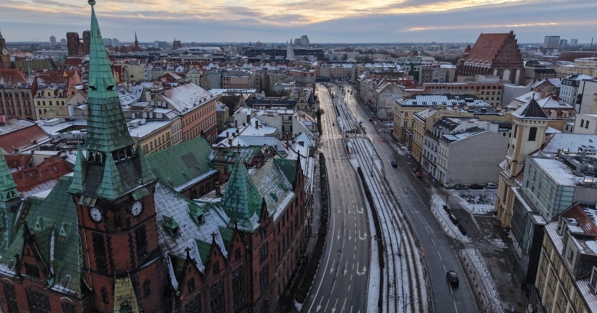 Wrocław odsypia sylwestra. Mamy zdjęcia opustoszałego miasta