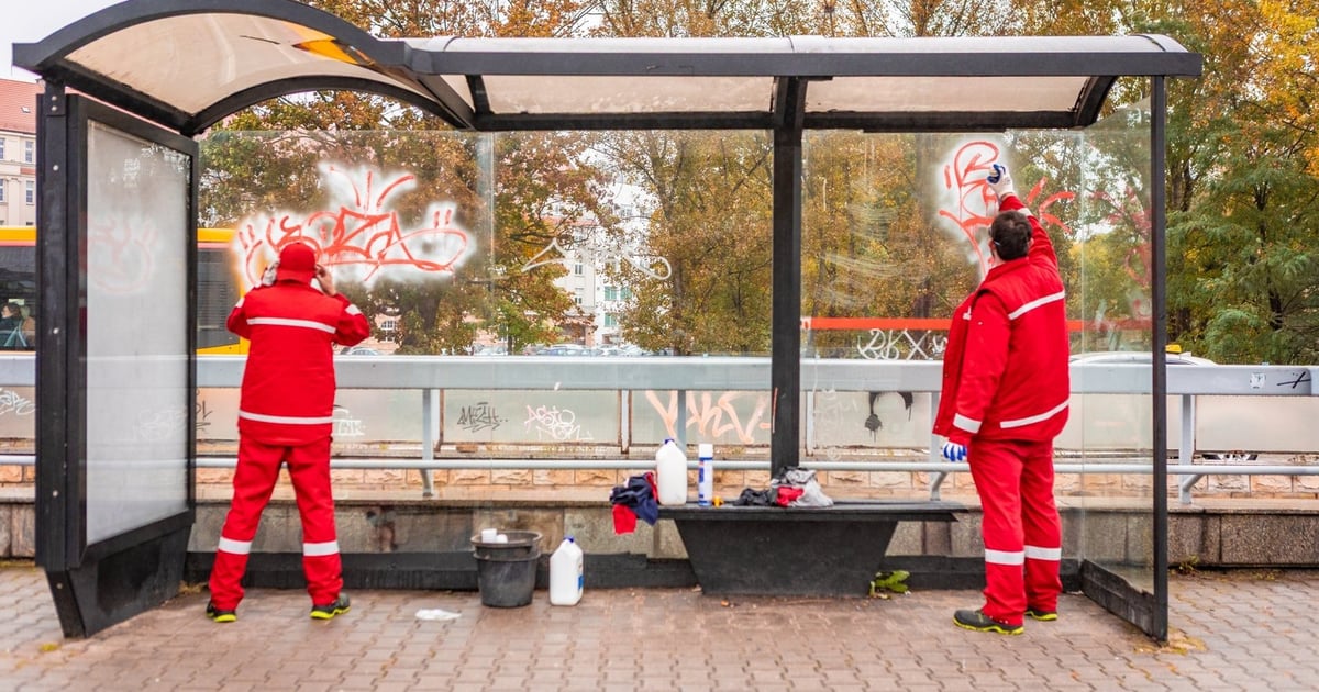 Tysiąc wiat przystankowych oczyszczonych z bazgrołów. MPK nie mówi ostatniego słowa
