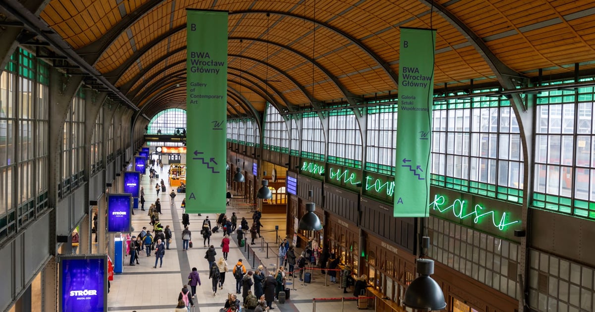 Opóźnienia pociągów we Wrocławiu. Trzeba liczyć się z dłuższym oczekiwaniem