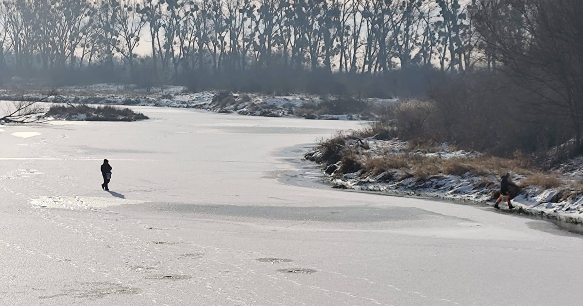 Rzeka to nie lodowisko. Nie wchodźmy na zamarznięte akweny we Wrocławiu