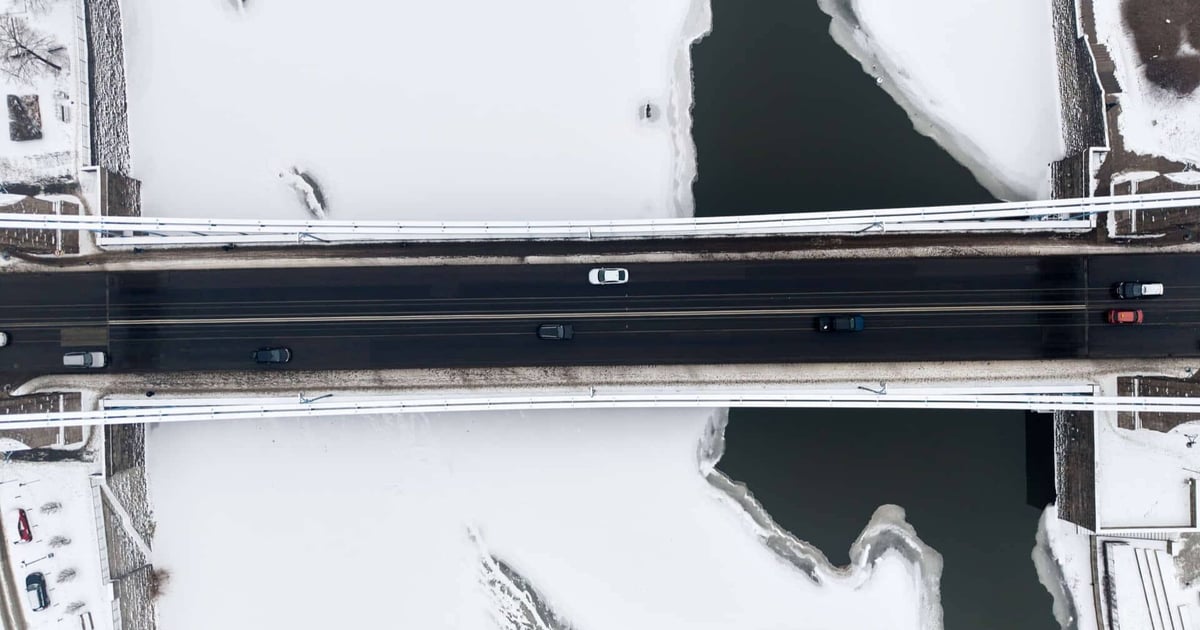 Kto stworzył te czarno-białe grafiki? A nie - to zimowe zdjęcia Wrocławia