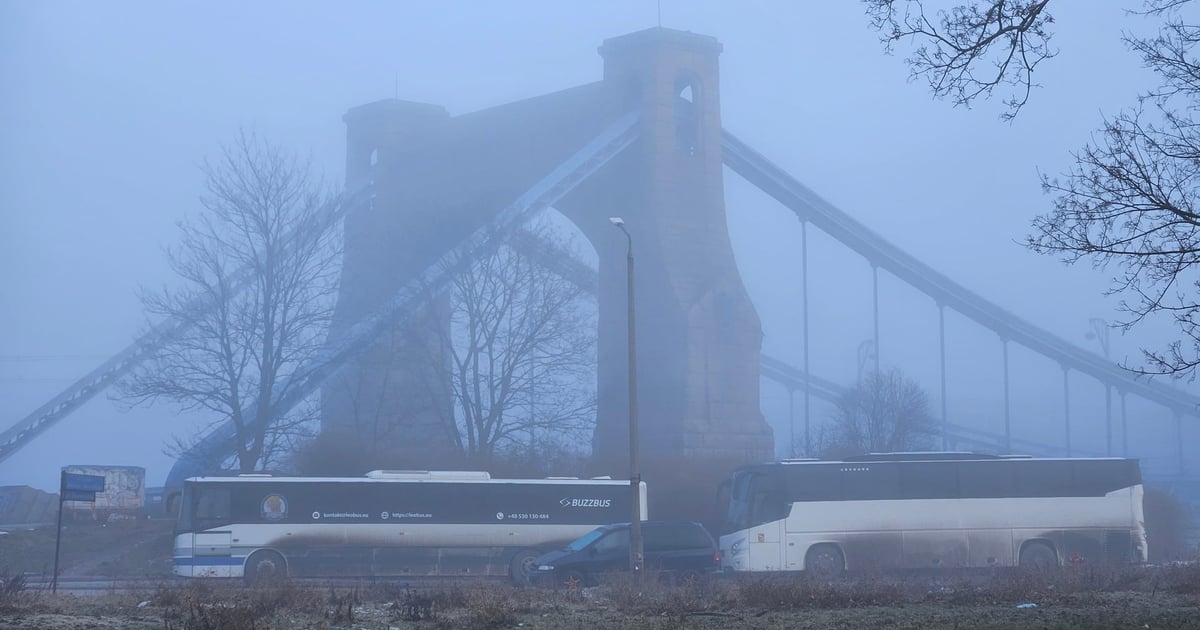 Uwaga, gęsta mgła. Widzialność spadnie do 100 metrów