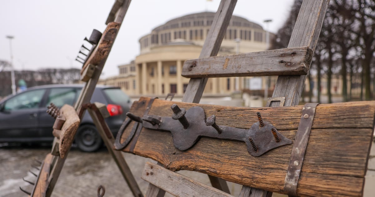 Trwa giełda staroci przy Hali Stulecia. Co można kupić? | Zdjęcia