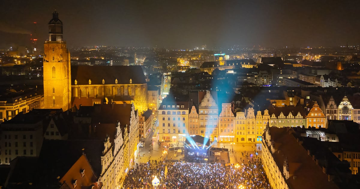 Światełko poleciało do nieba we Wrocławiu. Mamy zdjęcia z Rynku