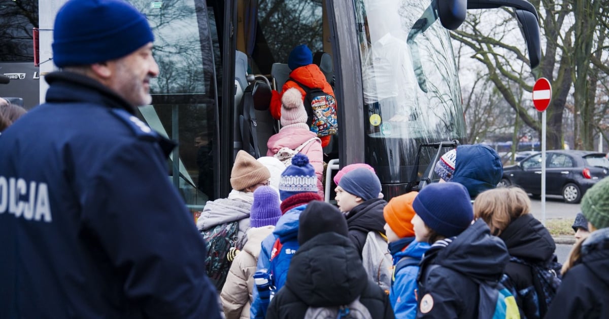 Ferie już za chwilę. Zgłoś autokar do kontroli – dla bezpieczeństwa dzieci