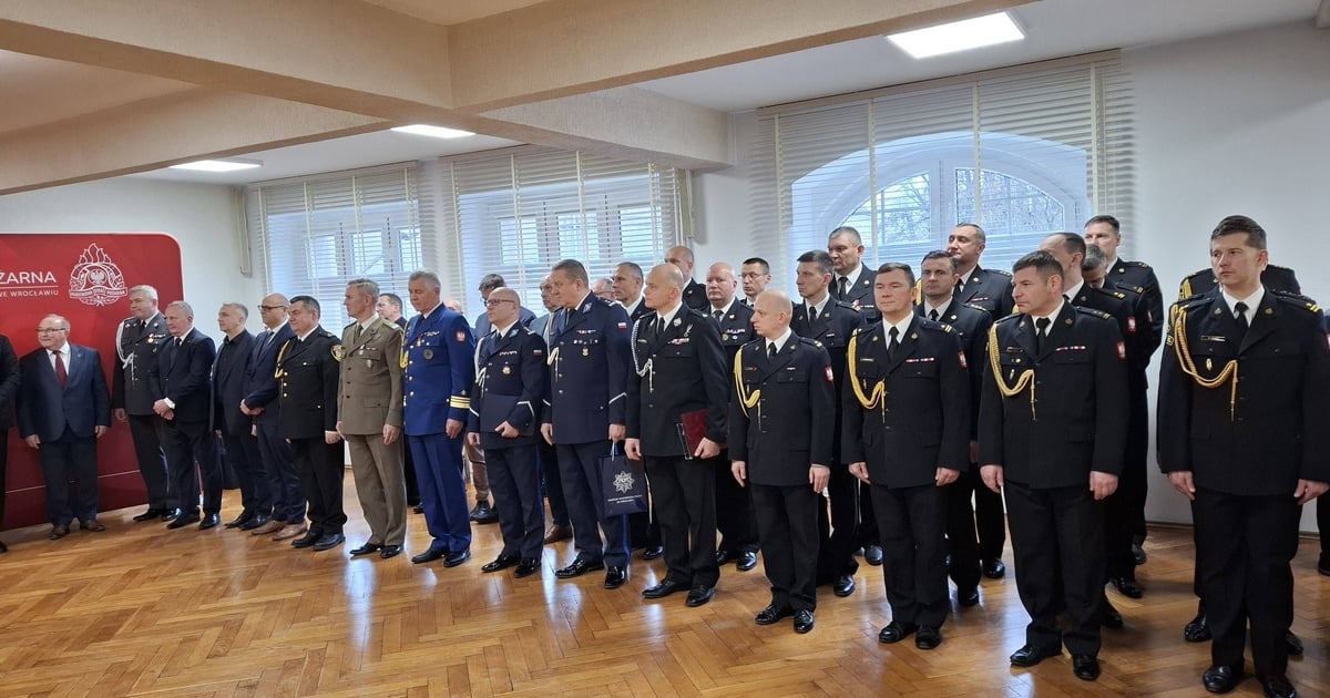 Komenda Miejska PSP we Wrocławiu uroczysta zbiórka. Nowy komendant