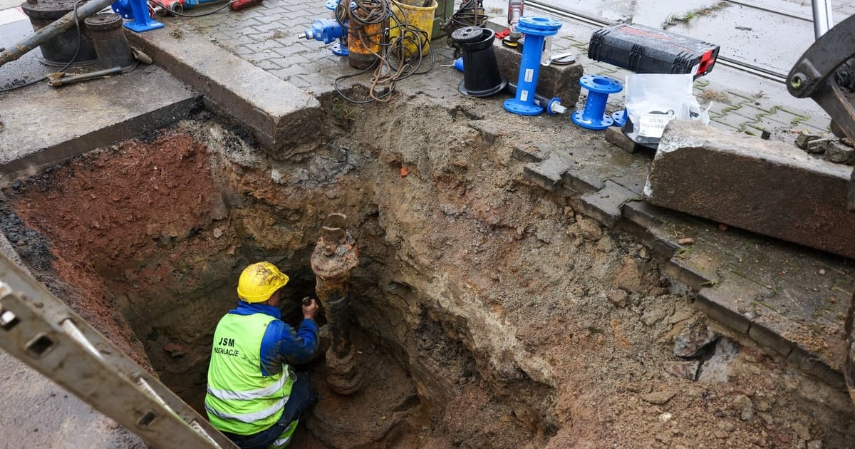 Usuwanie awarii wodociągowej na Kamiennej. Utrudnienia w ruchu 14-15 lutego