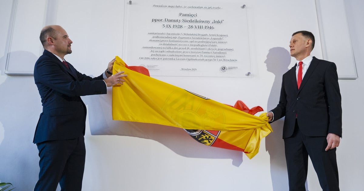 I LO: Odsłonięcie tablicy pamiątkowej ppor. Danuty Siedzikówny „Inki”