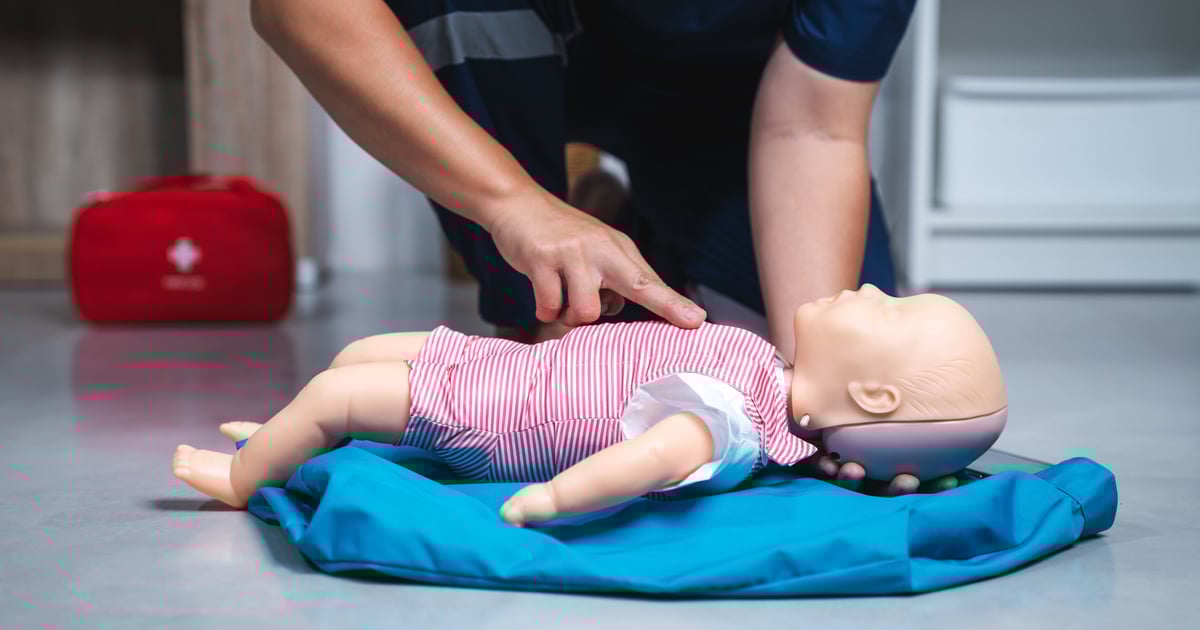 Jesteś rodzicem małego dziecka? Zapisz się na szkolenie z pierwszej pomocy