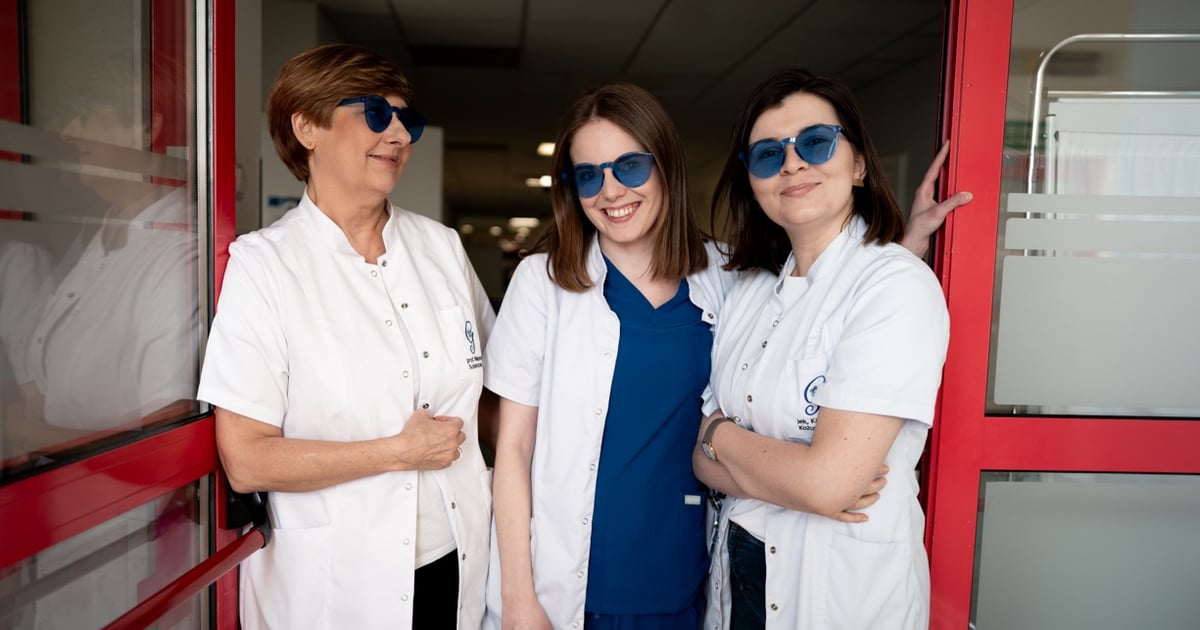 "To nie zmarszczki, to skrytki na wspomnienia". Kampania wrocławskich geriatrów