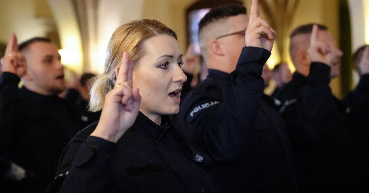 Aż 134 nowych policjantów złożyło ślubowanie. Jest wśród nich wiele kobiet