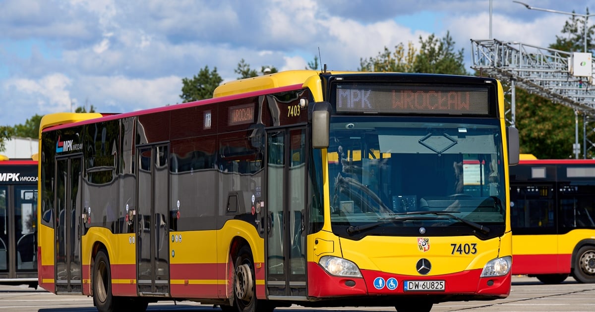Wariantowe kursy linii 913 do Galowic: Przystanek Galowice - Muzeum Powozów