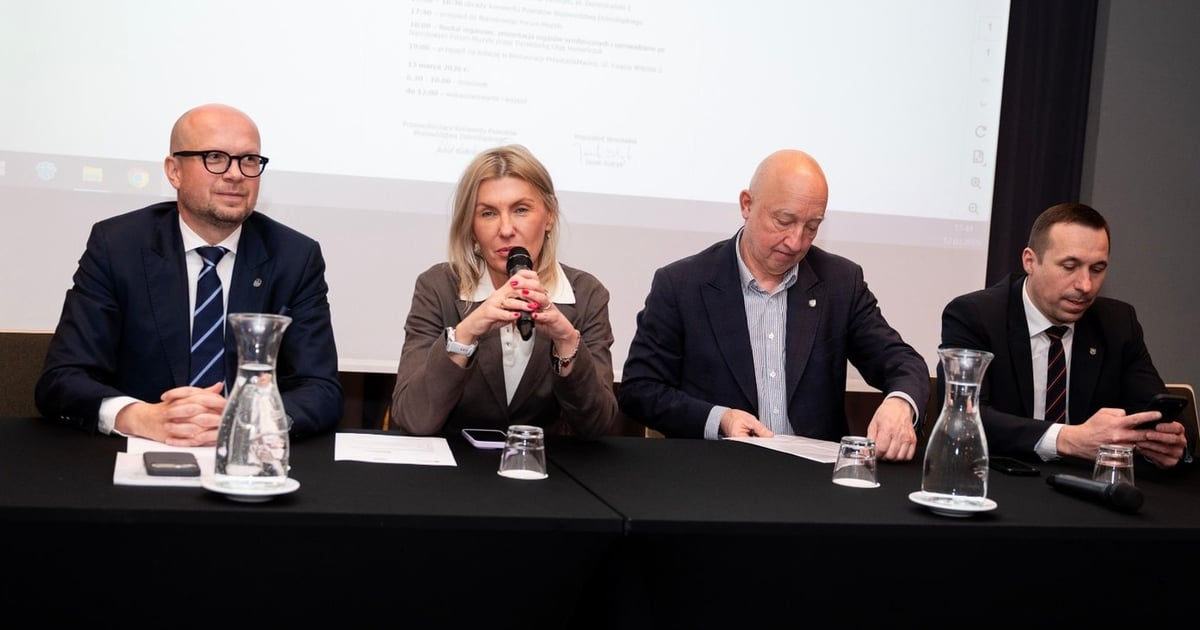 Debaty starostów powiatów z Dolnego Śląska: Wrocław samorządową lokomotywą