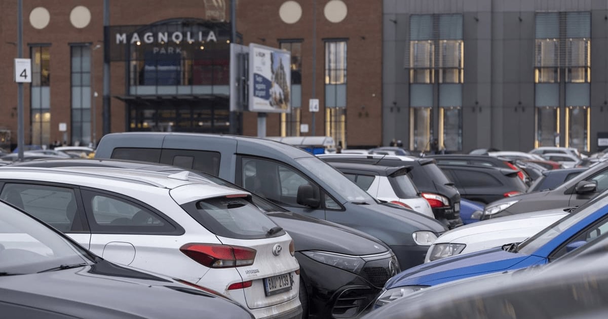 Bezpłatny parking przy Magnolii przechodzi do historii. Montują urządzenia