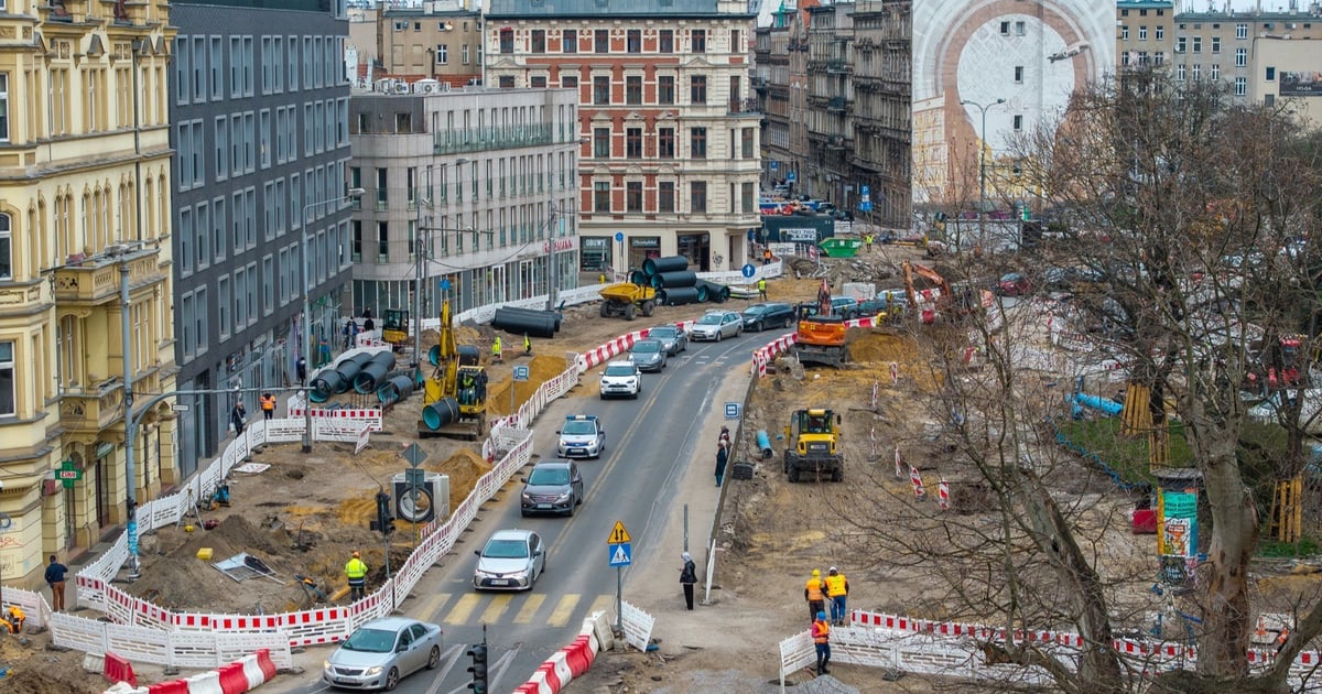 Są niespodzianki, ale prace na Drobnera-Dubois idą sprawnie