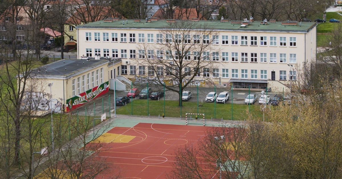 Podpisano umowę na projekt przebudowy VI LO przy ul. Hutniczej