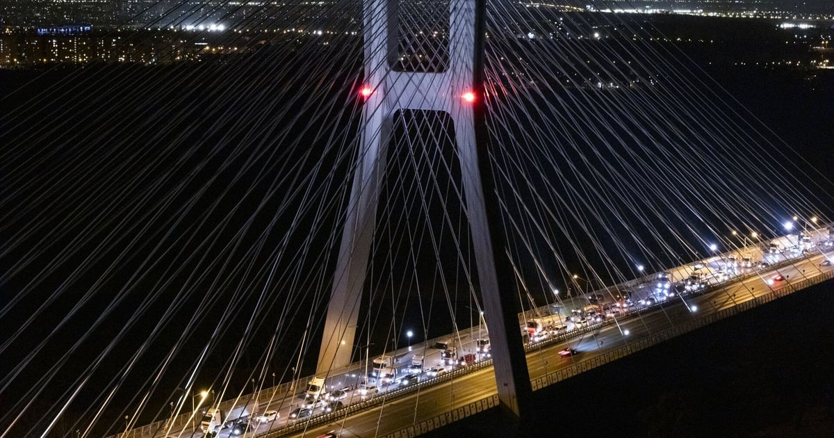 Wypadek na Moście Rędzińskim. Zablokowane dwa pasy ruchu