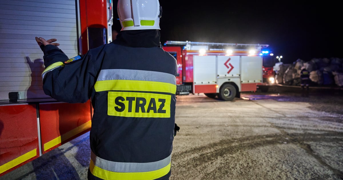 Pożar samochodu na A4 po zderzeniu dwóch pojazdów. Utrudnienia